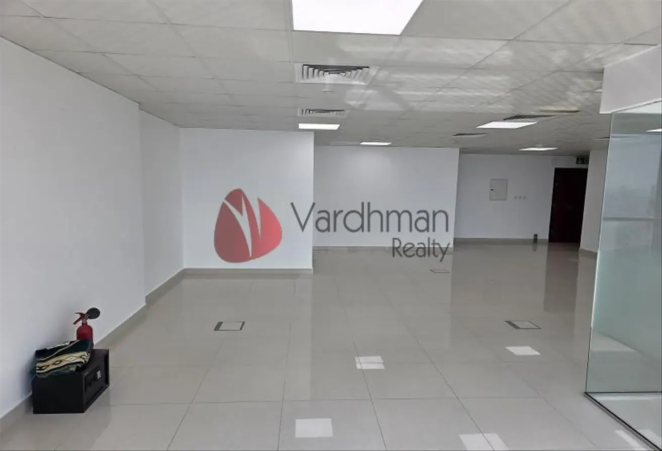 FULLY FITTED | VASTU UNIT | VACANT