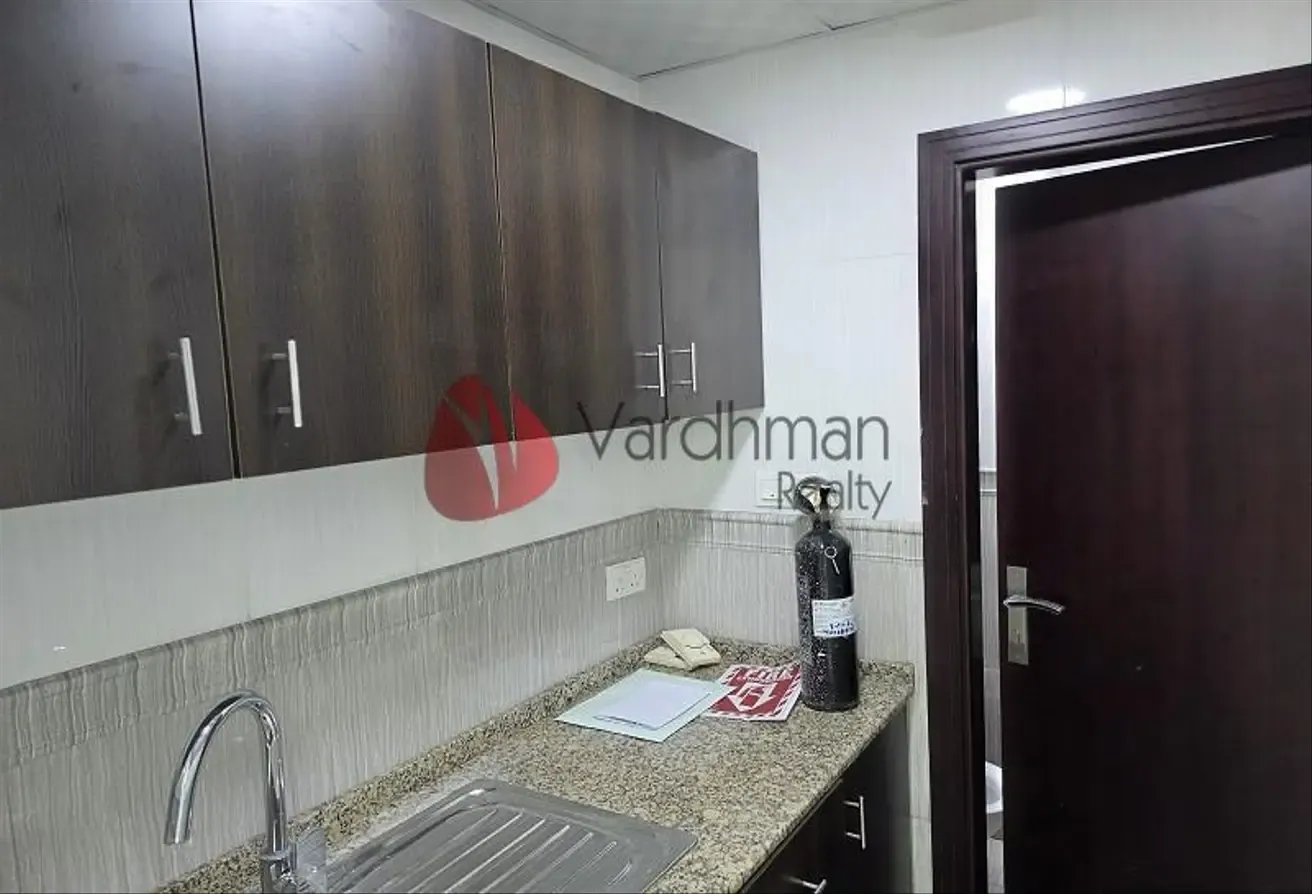 FULLY FITTED | VASTU UNIT | VACANT