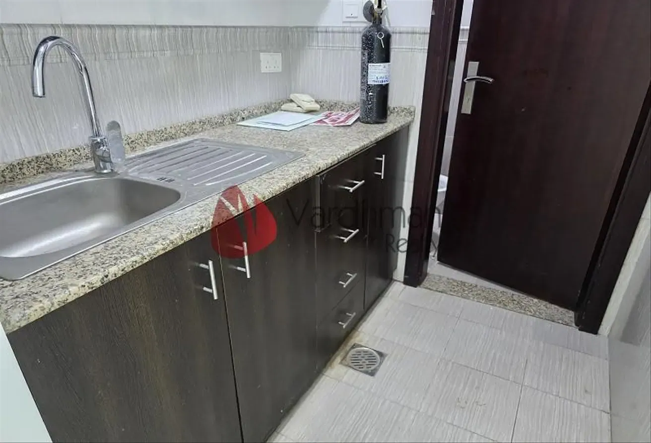FULLY FITTED | VASTU UNIT | VACANT