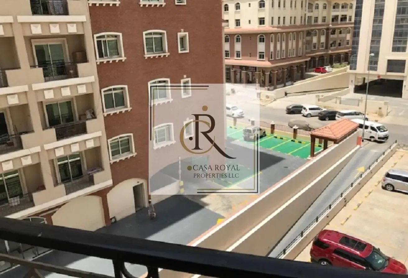 NO AGENCY FEE  2 BHK 3 BALCON OPOSITE TO METRO STA