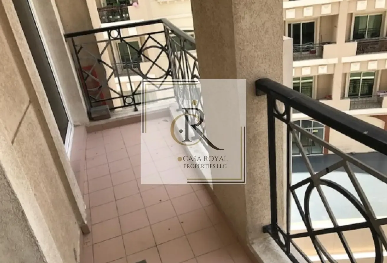 NO AGENCY FEE  2 BHK 3 BALCON OPOSITE TO METRO STA