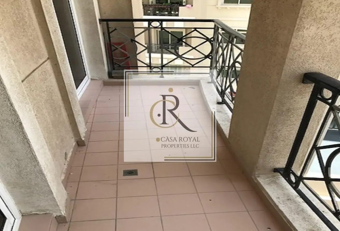 NO AGENCY FEE  2 BHK 3 BALCON OPOSITE TO METRO STA