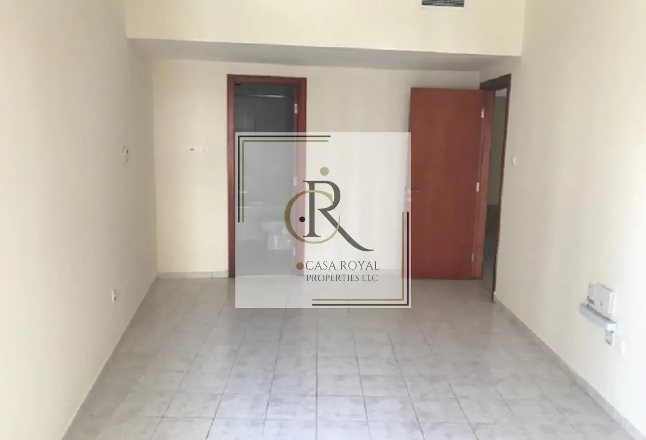 NO AGENCY FEE  2 BHK 3 BALCON OPOSITE TO METRO STA