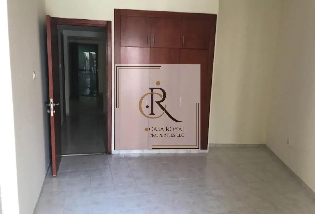 NO AGENCY FEE  2 BHK 3 BALCON OPOSITE TO METRO STA