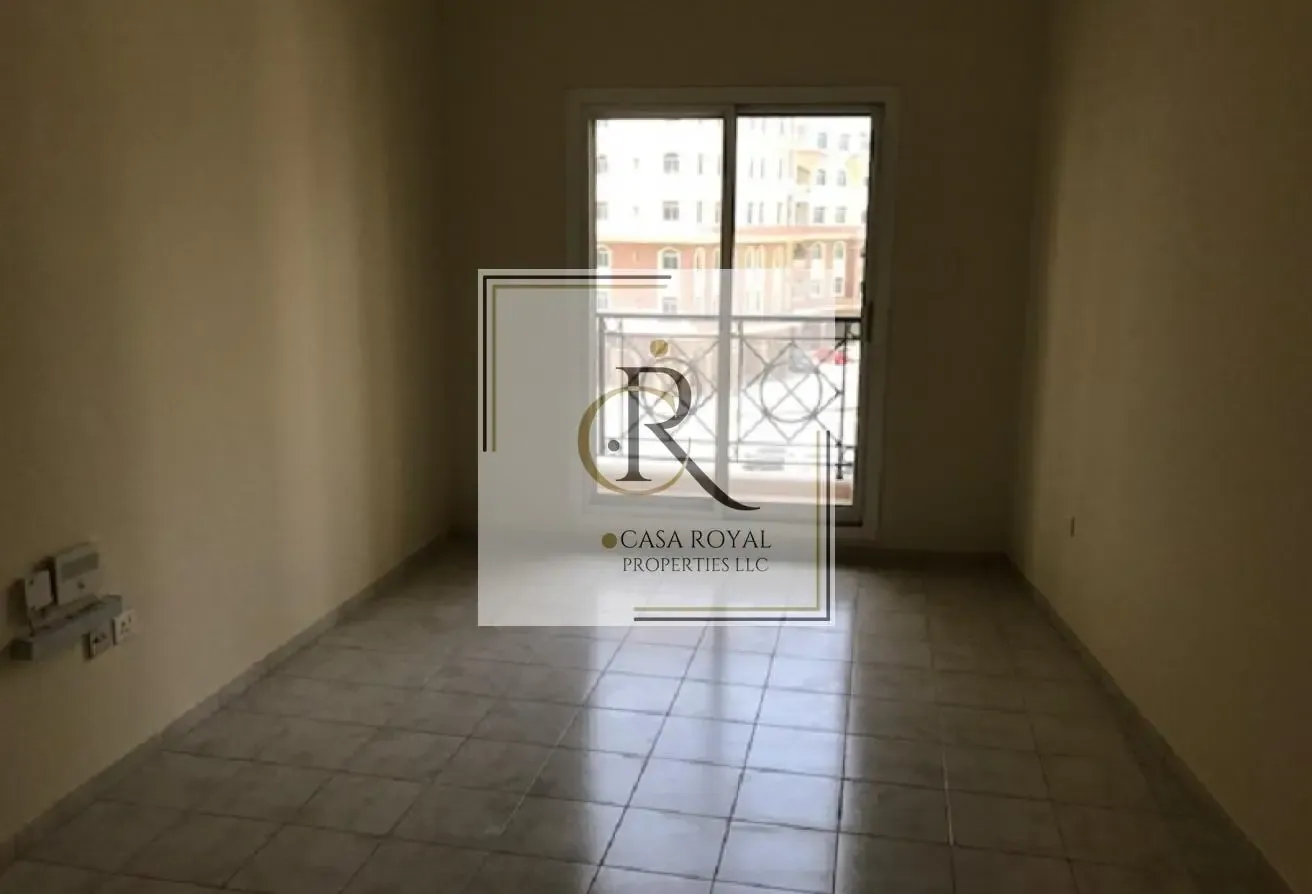 NO AGENCY FEE  2 BHK 3 BALCON OPOSITE TO METRO STA