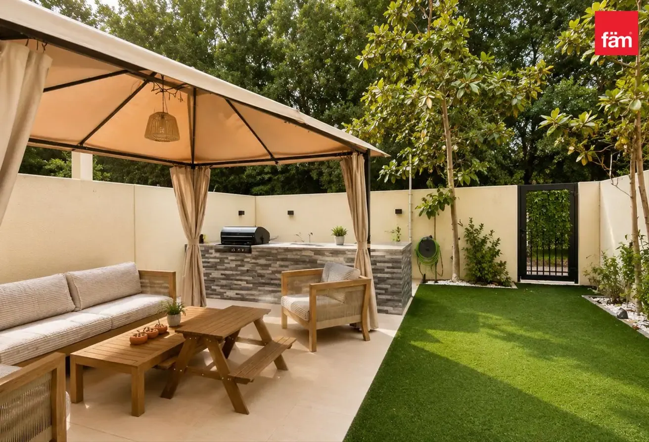 CLOSE TO POOL & AMINITES  WELL MAINTAINED