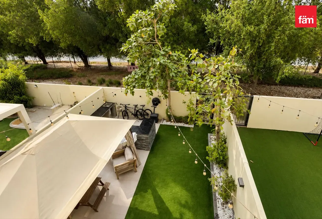 CLOSE TO POOL & AMINITES  WELL MAINTAINED