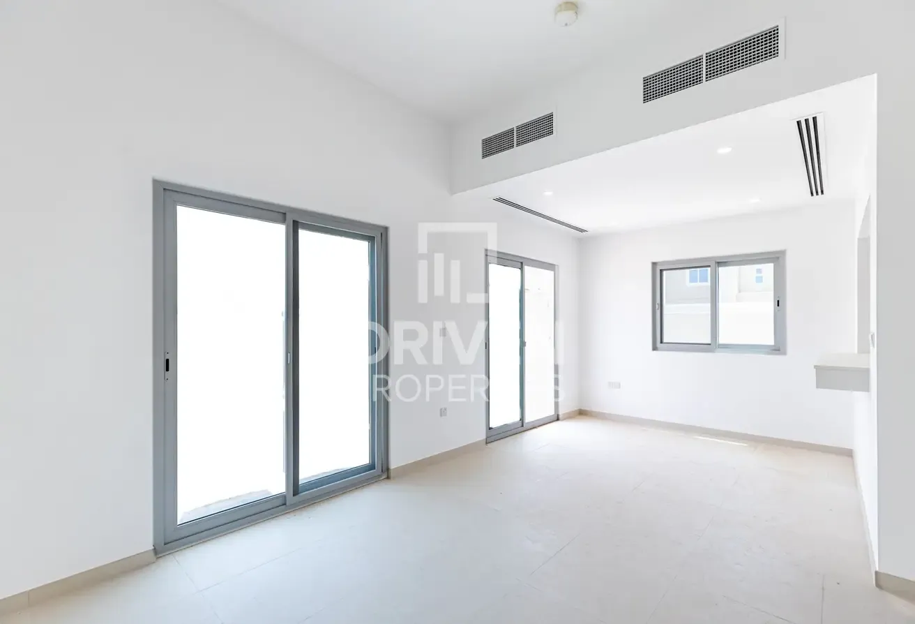 Largest Layout | Corner Unit | Like Brand New