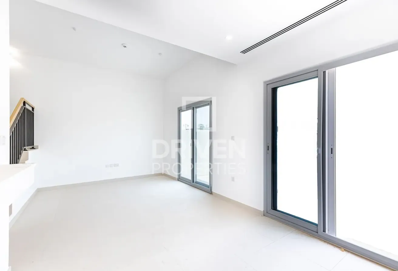 Largest Layout | Corner Unit | Like Brand New