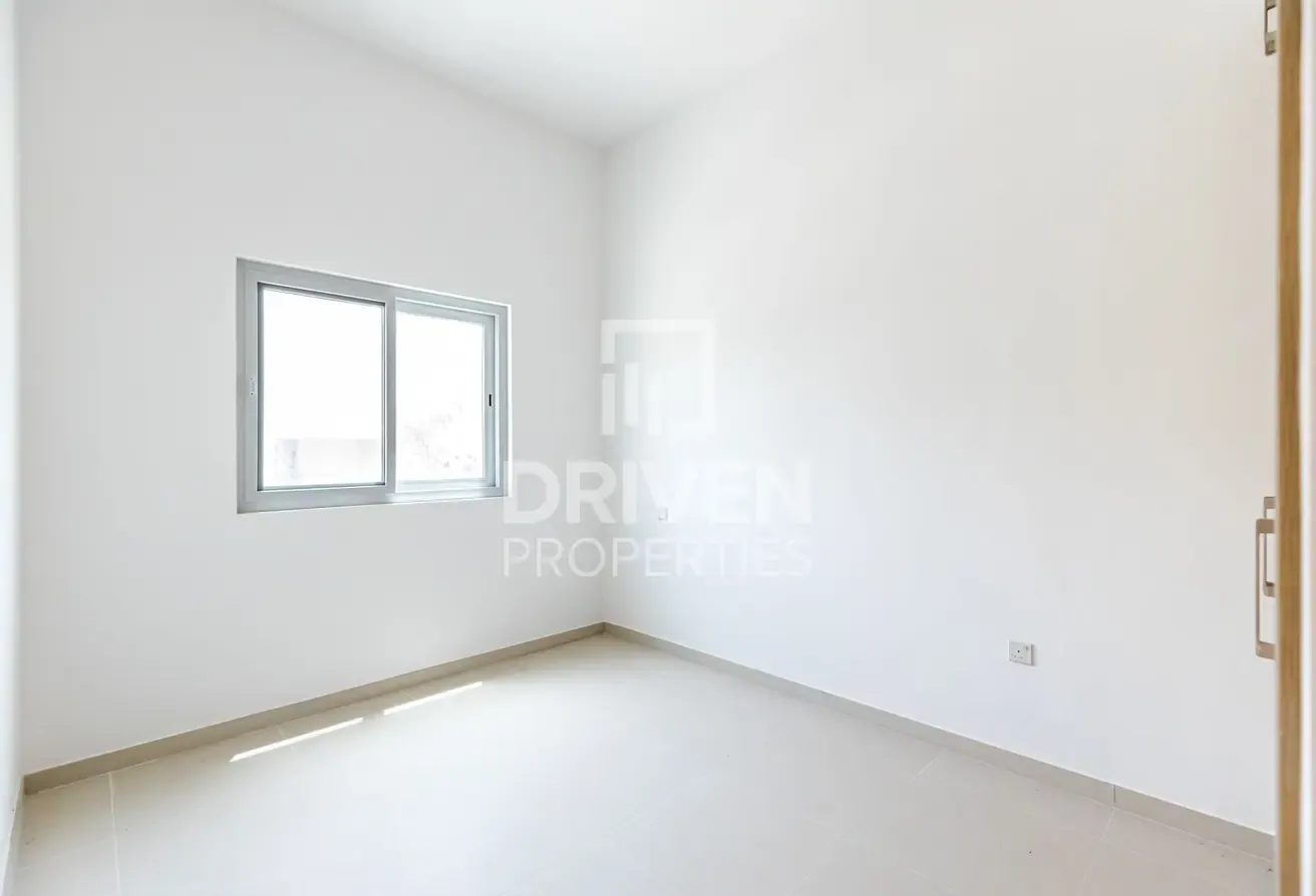 Largest Layout | Corner Unit | Like Brand New