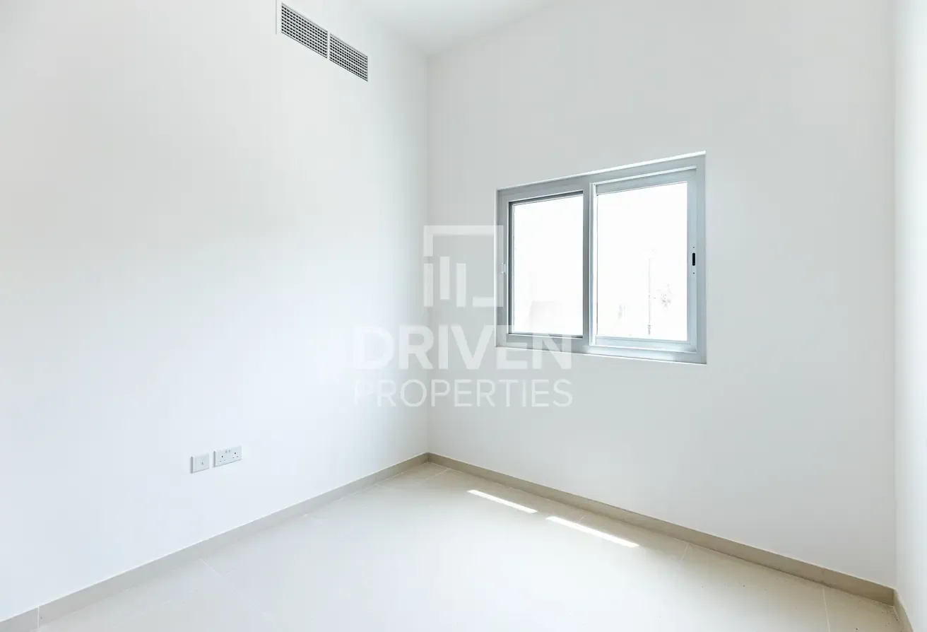Largest Layout | Corner Unit | Like Brand New