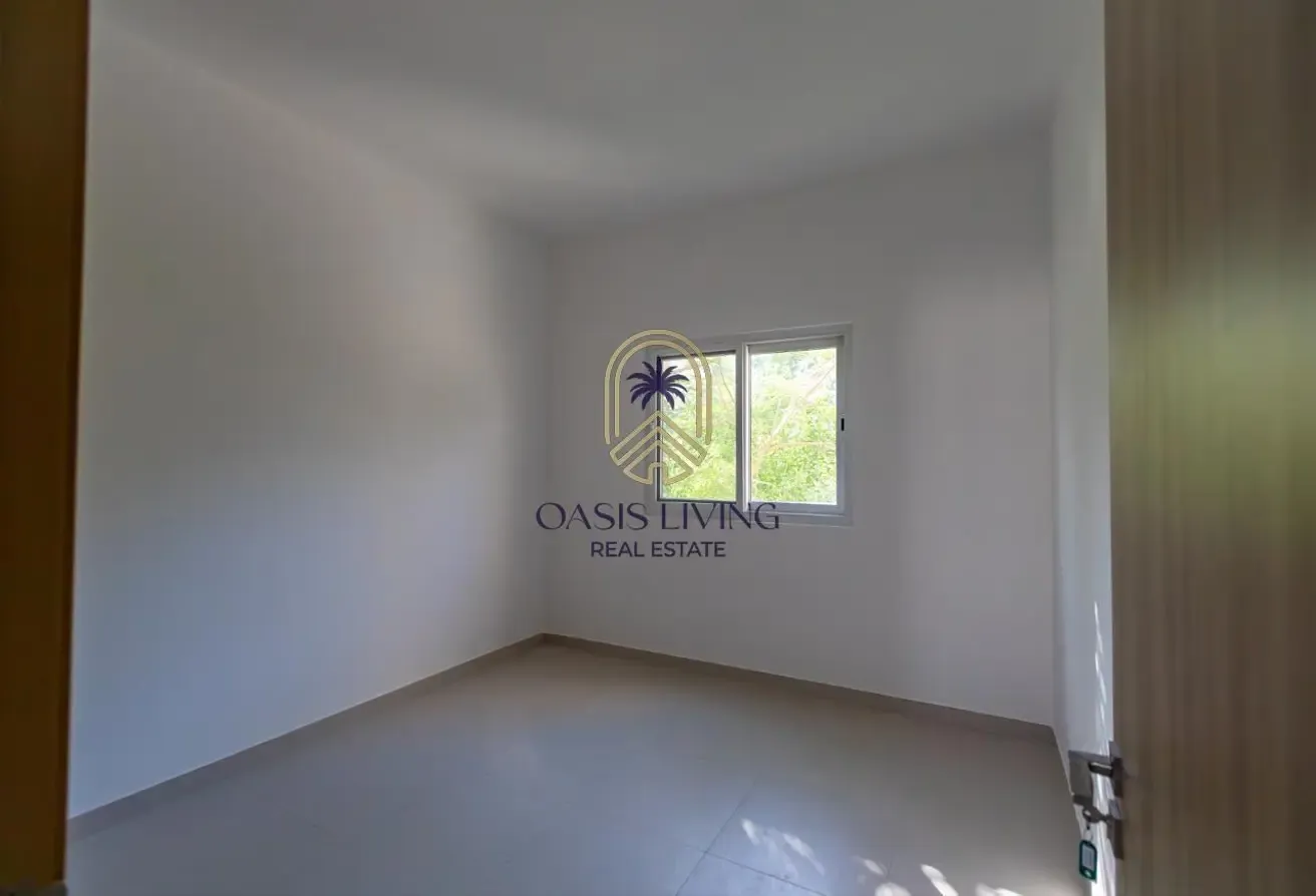 Vacant | Single Row | Good Condition