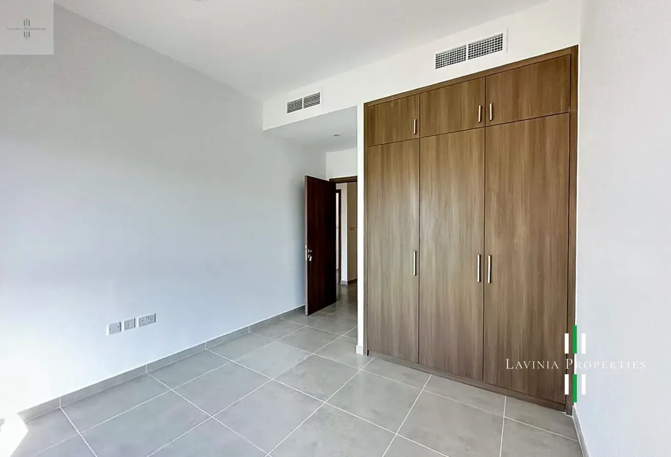 VACANT| SEMI-CLOSED KITCHEN|BIGGER PLOT|SINGLE ROW