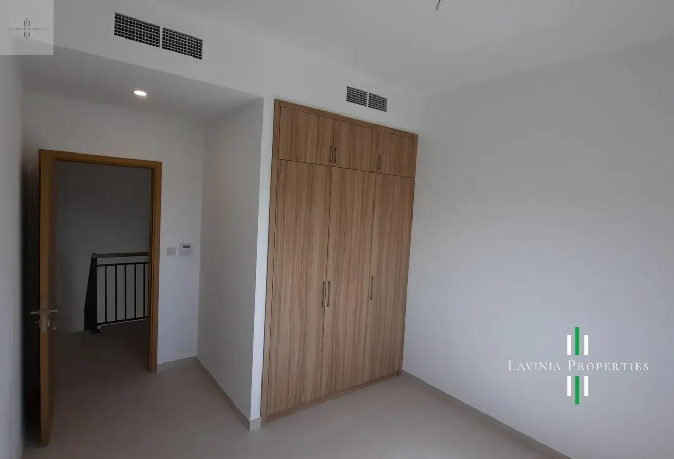 VACANT| SEMI-CLOSED KITCHEN|BIGGER PLOT|SINGLE ROW