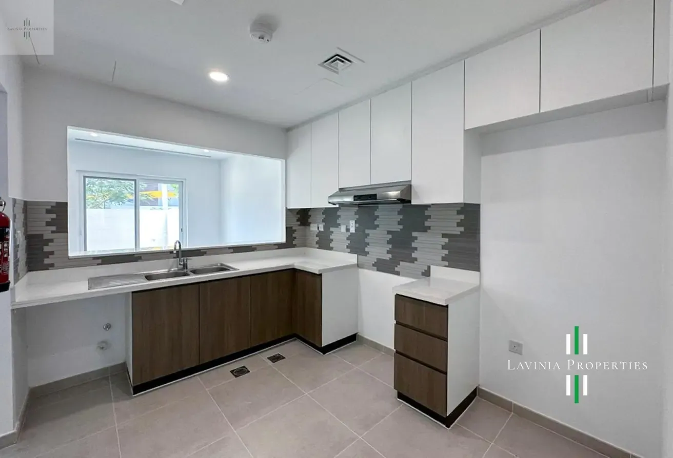 VACANT| SEMI-CLOSED KITCHEN|BIGGER PLOT|SINGLE ROW