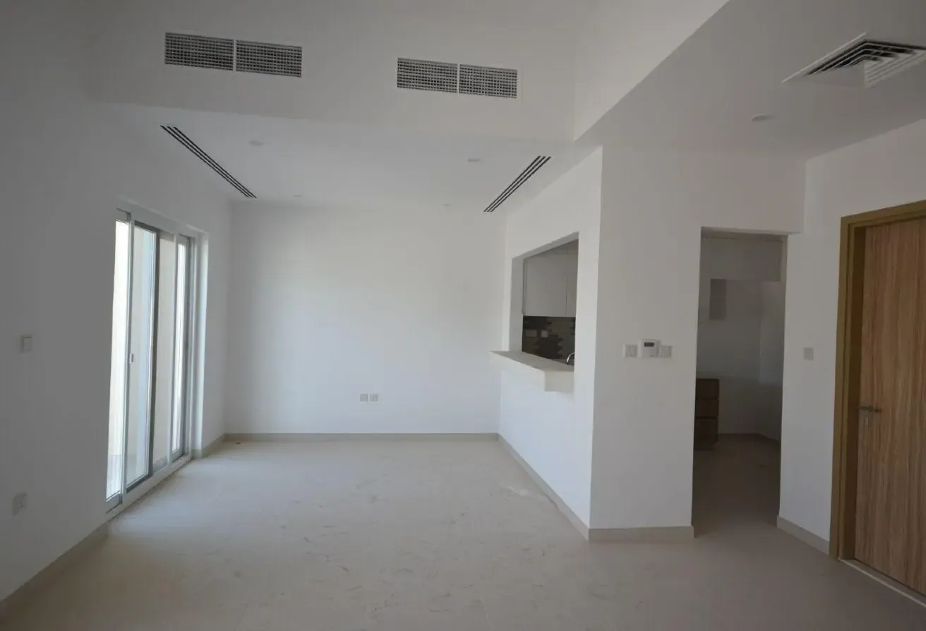 Single Row - 1980 Sq Ft BUA - 3 BRH + M Townhouse