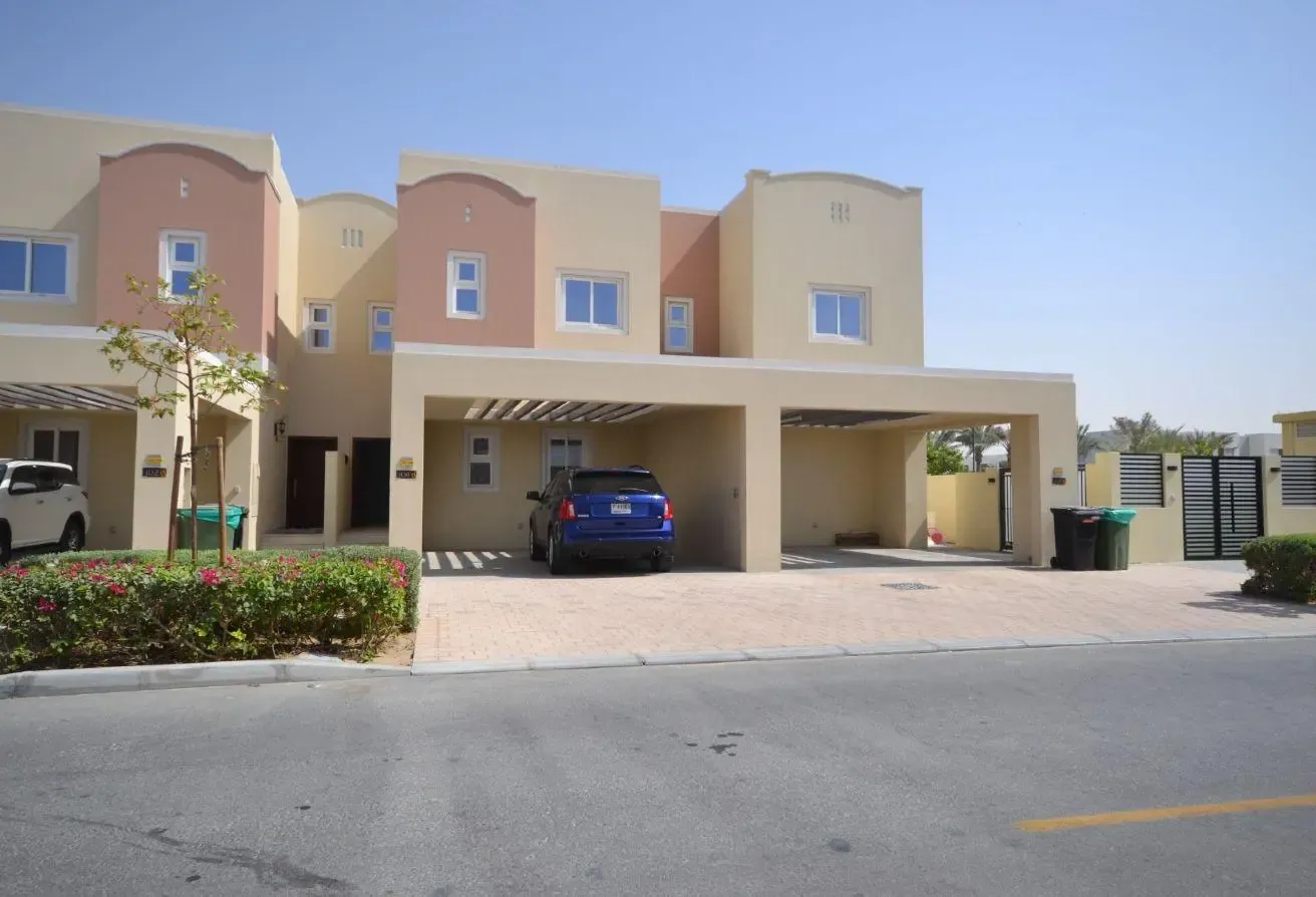 Single Row - 1980 Sq Ft BUA - 3 BRH + M Townhouse