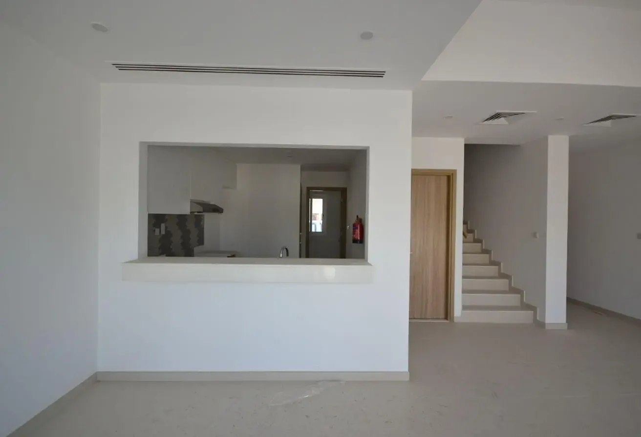Single Row - 1980 Sq Ft BUA - 3 BRH + M Townhouse