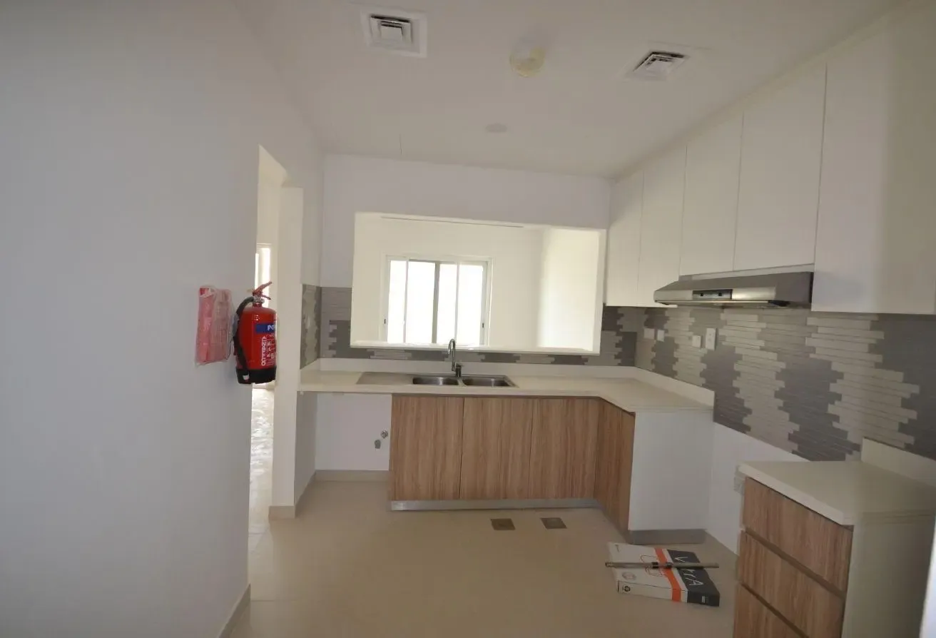 Single Row - 1980 Sq Ft BUA - 3 BRH + M Townhouse