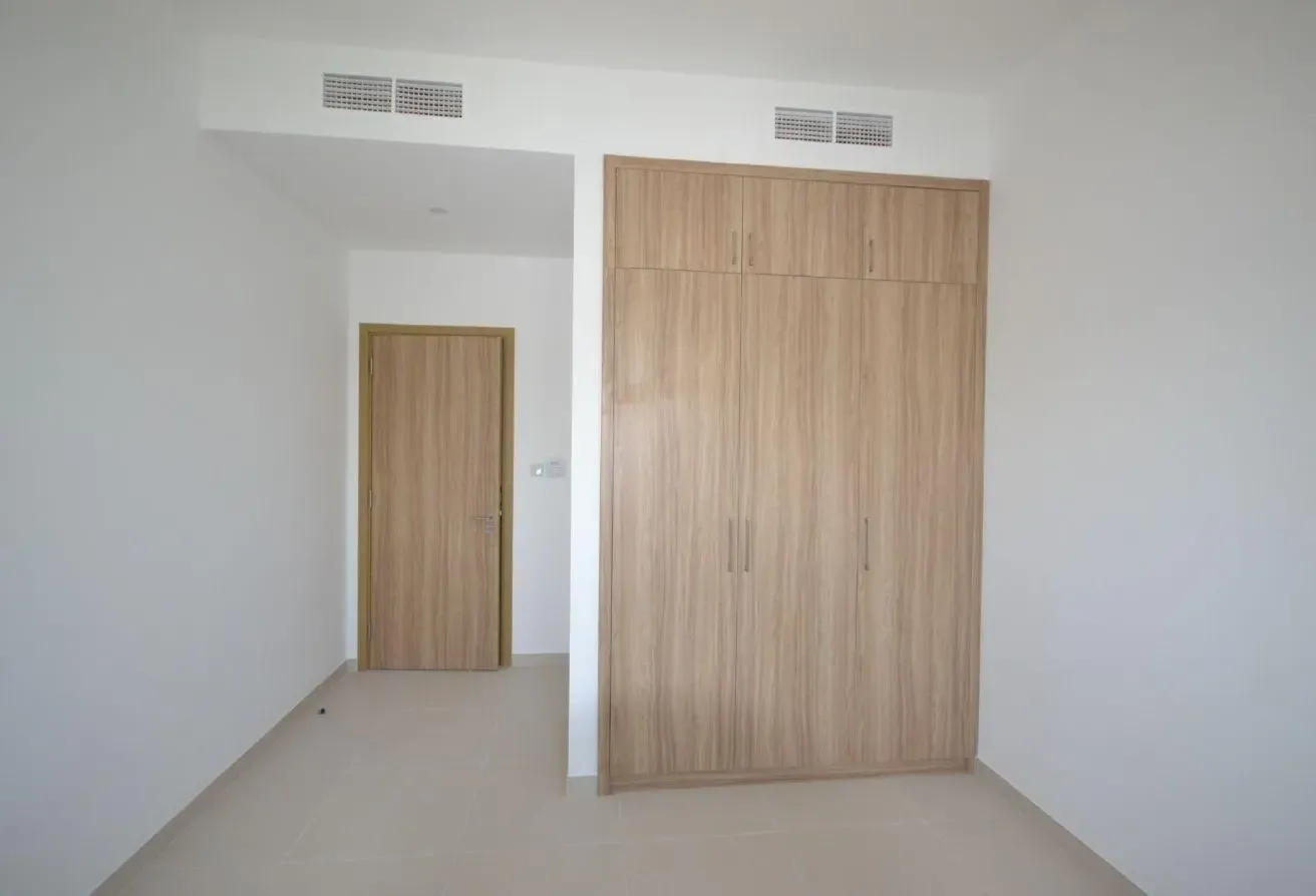 Single Row - 1980 Sq Ft BUA - 3 BRH + M Townhouse