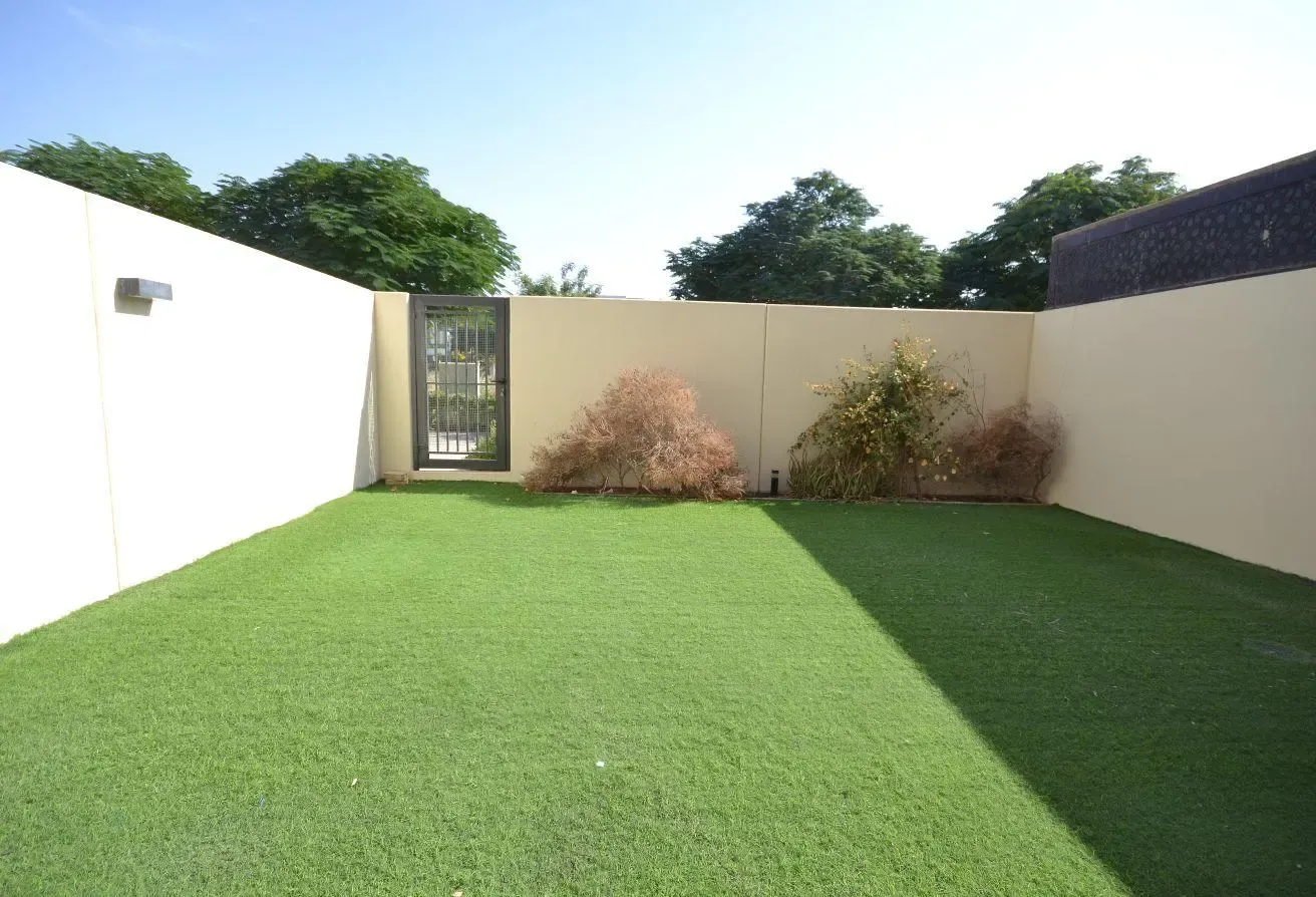 Single Row - 1980 Sq Ft BUA - 3 BRH + M Townhouse