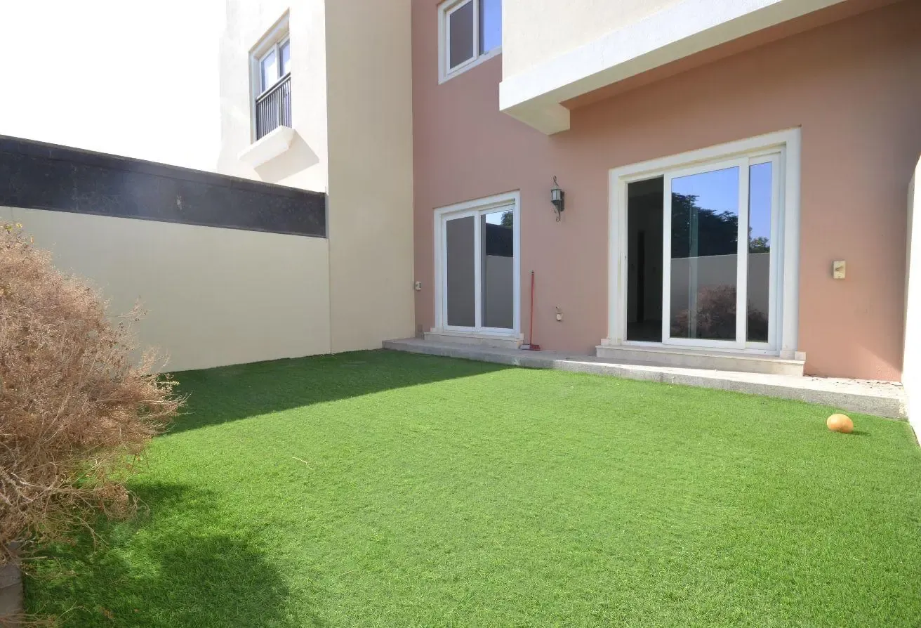 Single Row - 1980 Sq Ft BUA - 3 BRH + M Townhouse