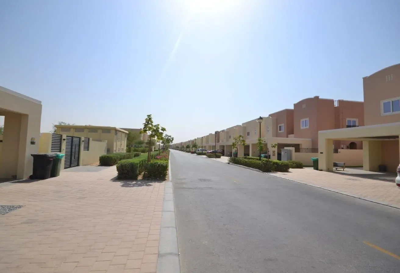 Single Row - 1980 Sq Ft BUA - 3 BRH + M Townhouse