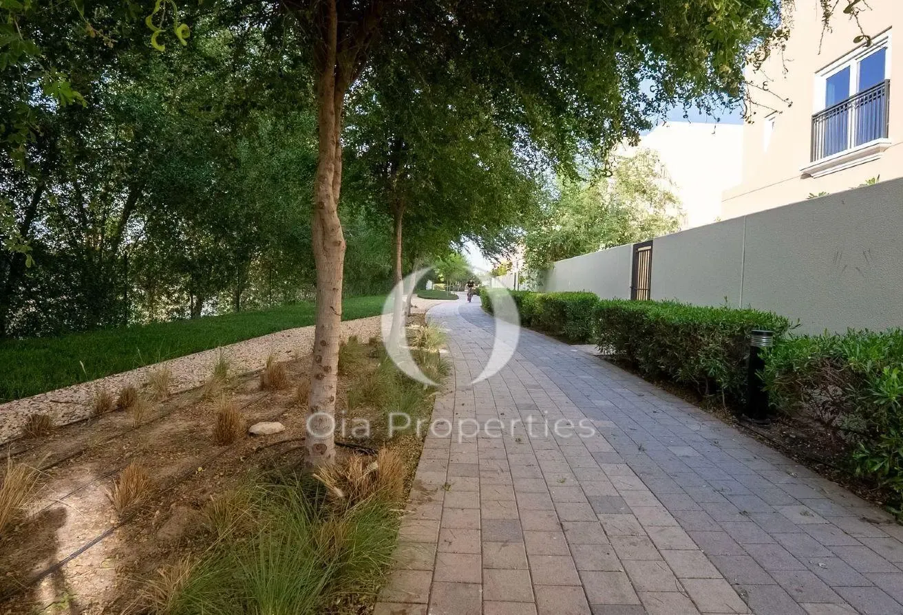 Vacant on Transfer | Upgraded 3BR+Maid |Amaranta 2