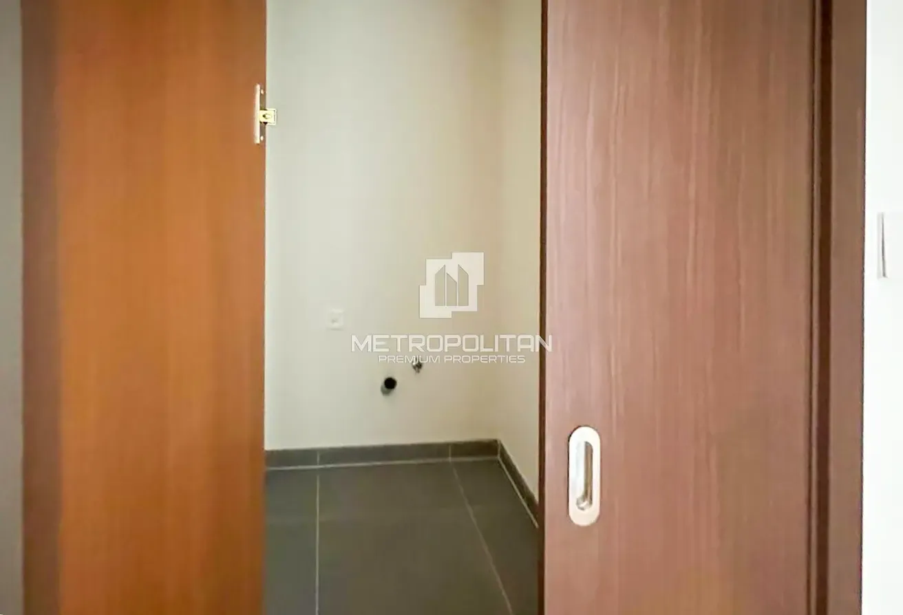 Spacious 1 Bedroom | Excellent Layout | High Floor