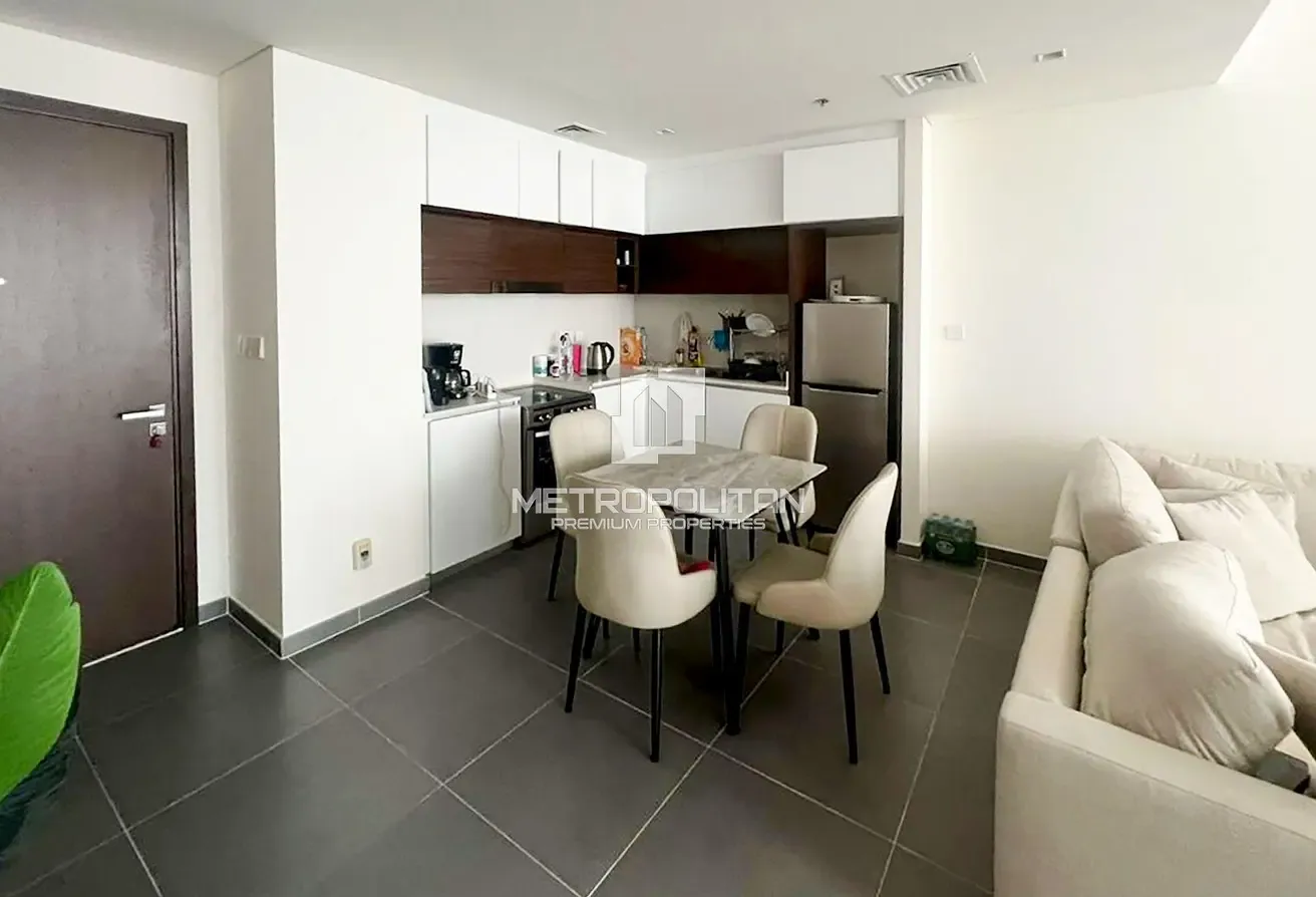 Big Layout | High Floor | Creek View | Unfurnished