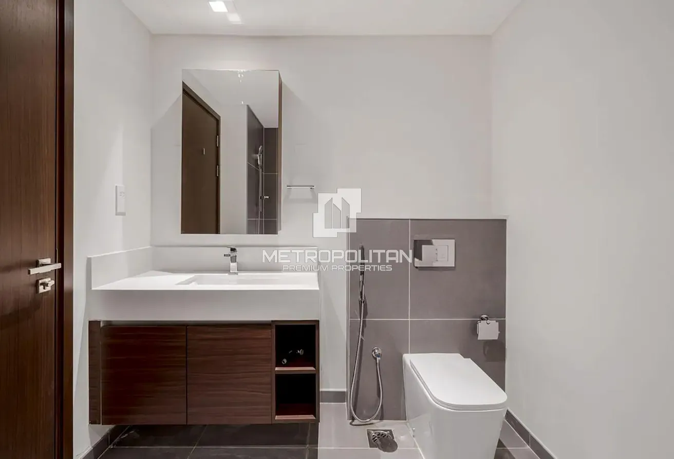 Big Layout | High Floor | Creek View | Unfurnished