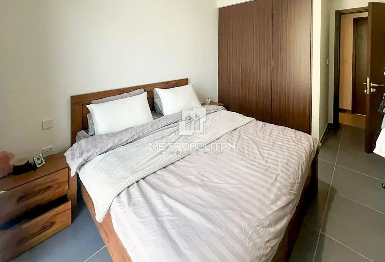 Big Layout | High Floor | Creek View | Unfurnished