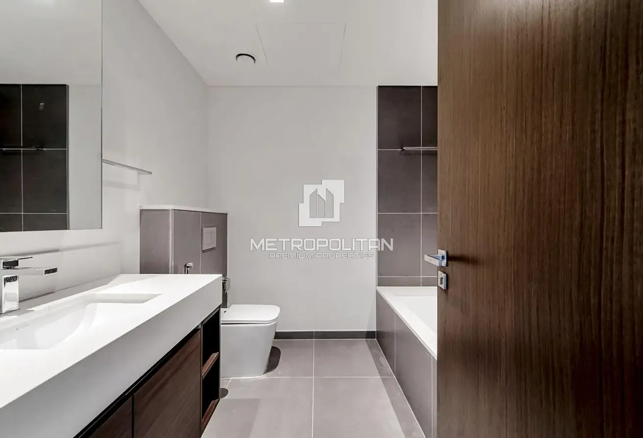 Big Layout | High Floor | Creek View | Unfurnished