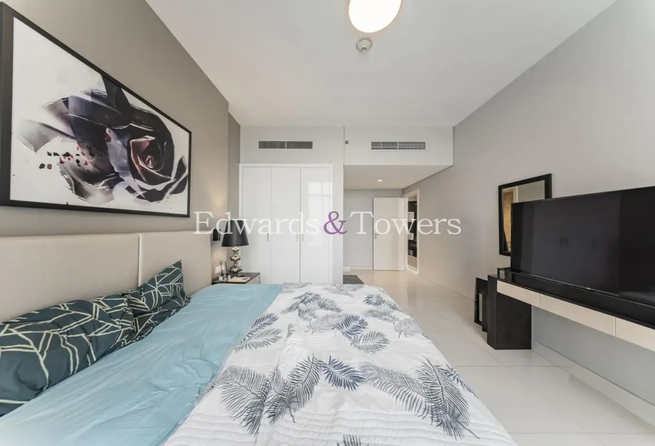 Golf Views| Modern | Investors deal