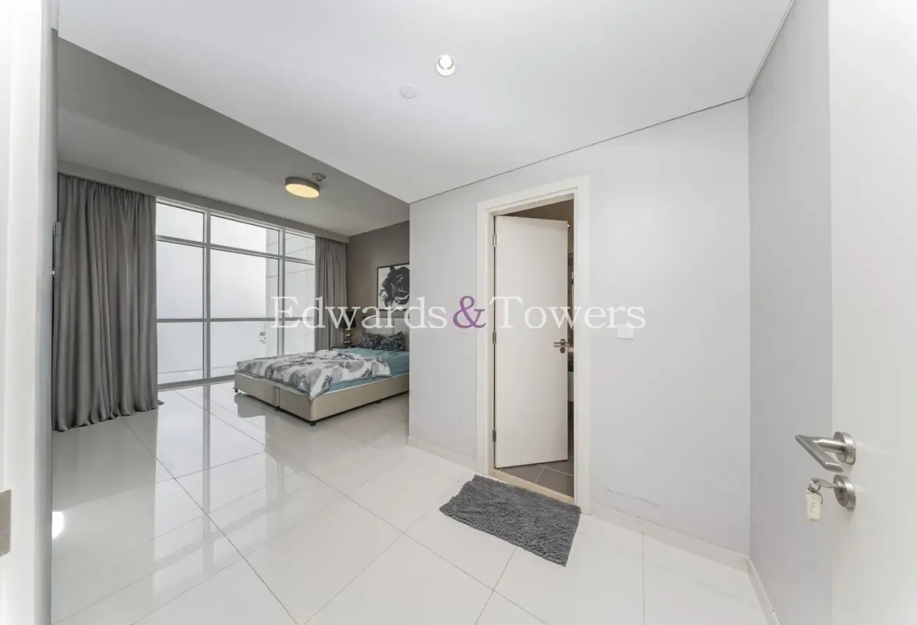 Golf Views| Modern | Investors deal