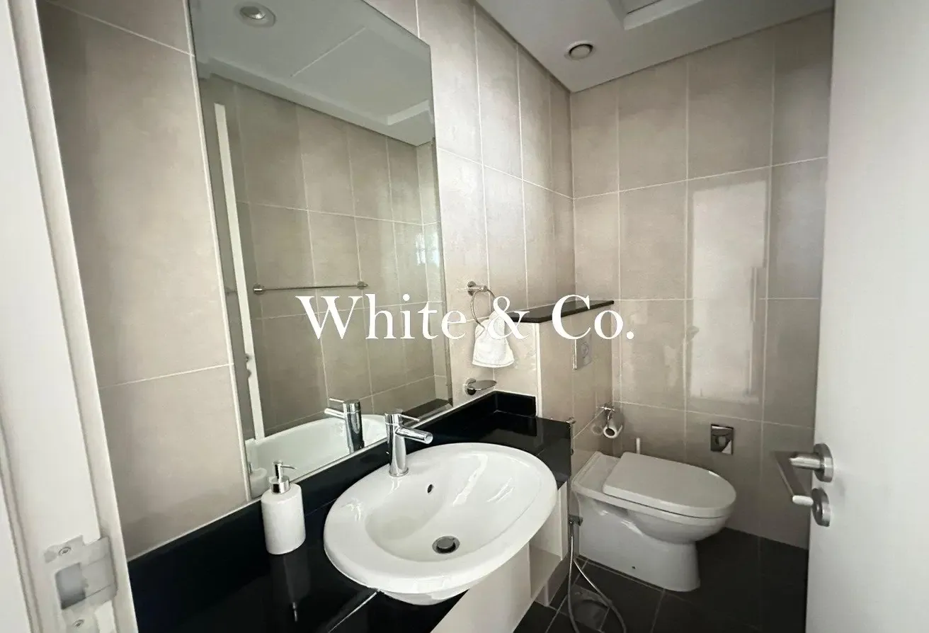 Upgraded | Vacant 1BR | Fully Furnished