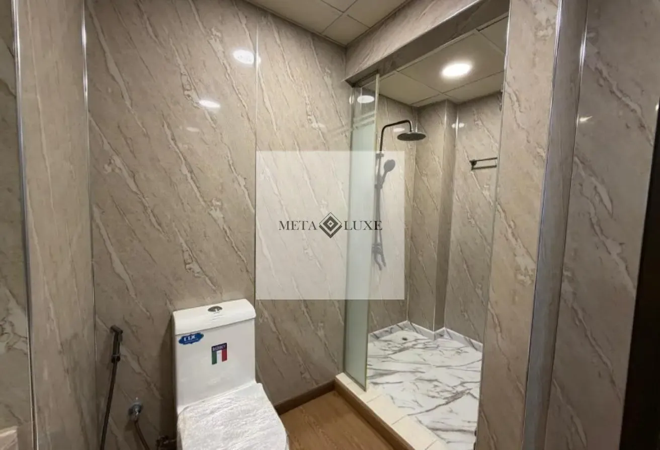 Upgraded, Canal View, Low Floor, Vacant