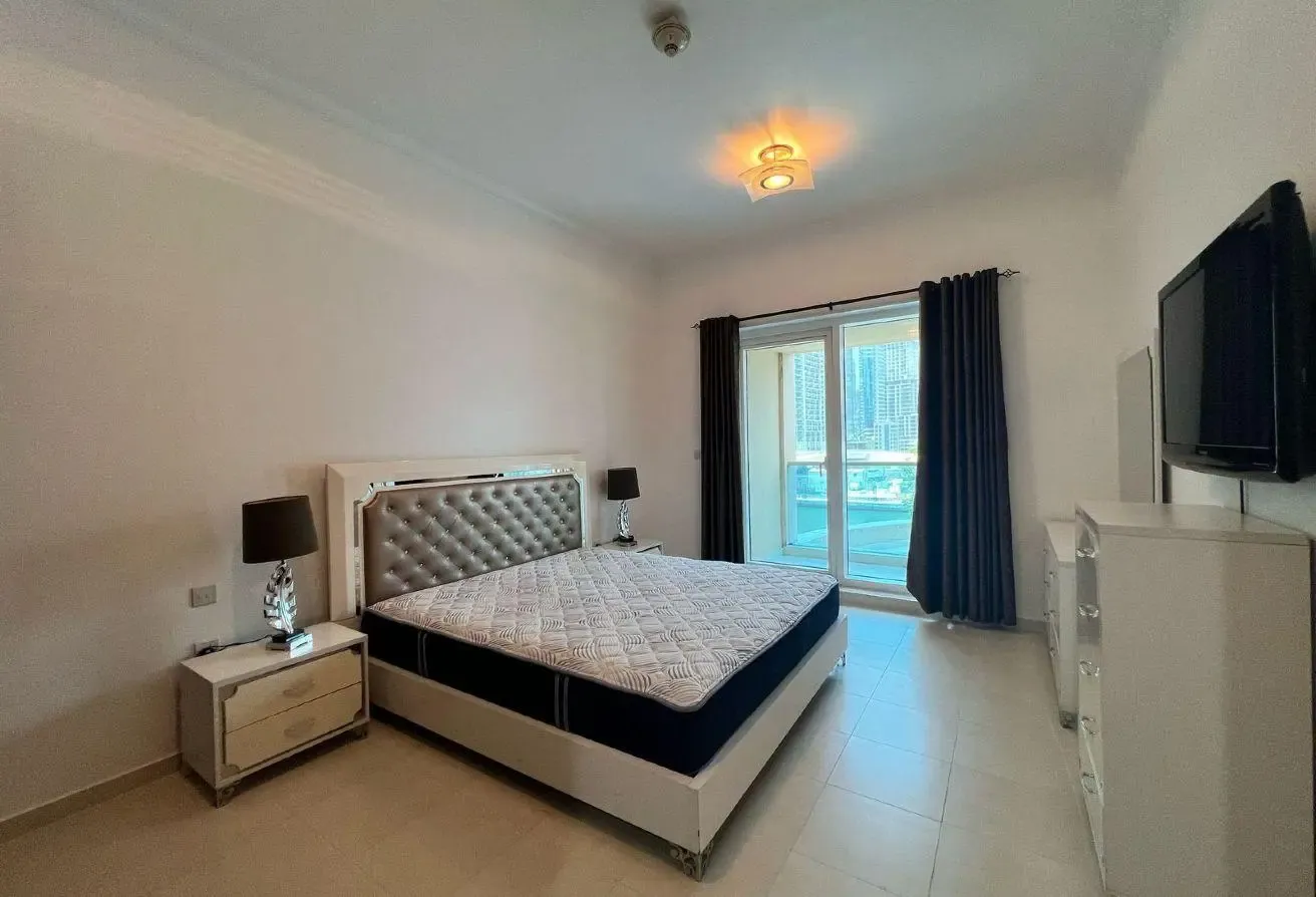 Canal view | Near metro | Spacious 1 bed