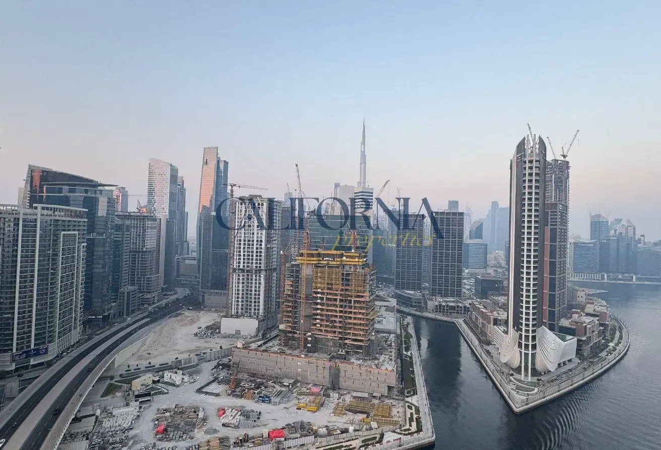 Fully Furnished | High Floor | Canal View