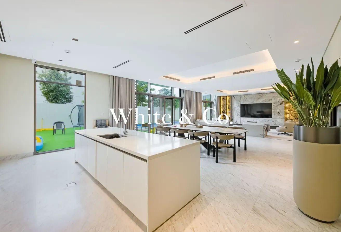 Fully Upgraded | 5 Bedroom | Corner Plot
