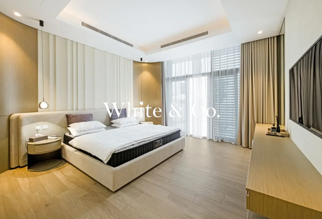 Fully Upgraded | 5 Bedroom | Corner Plot