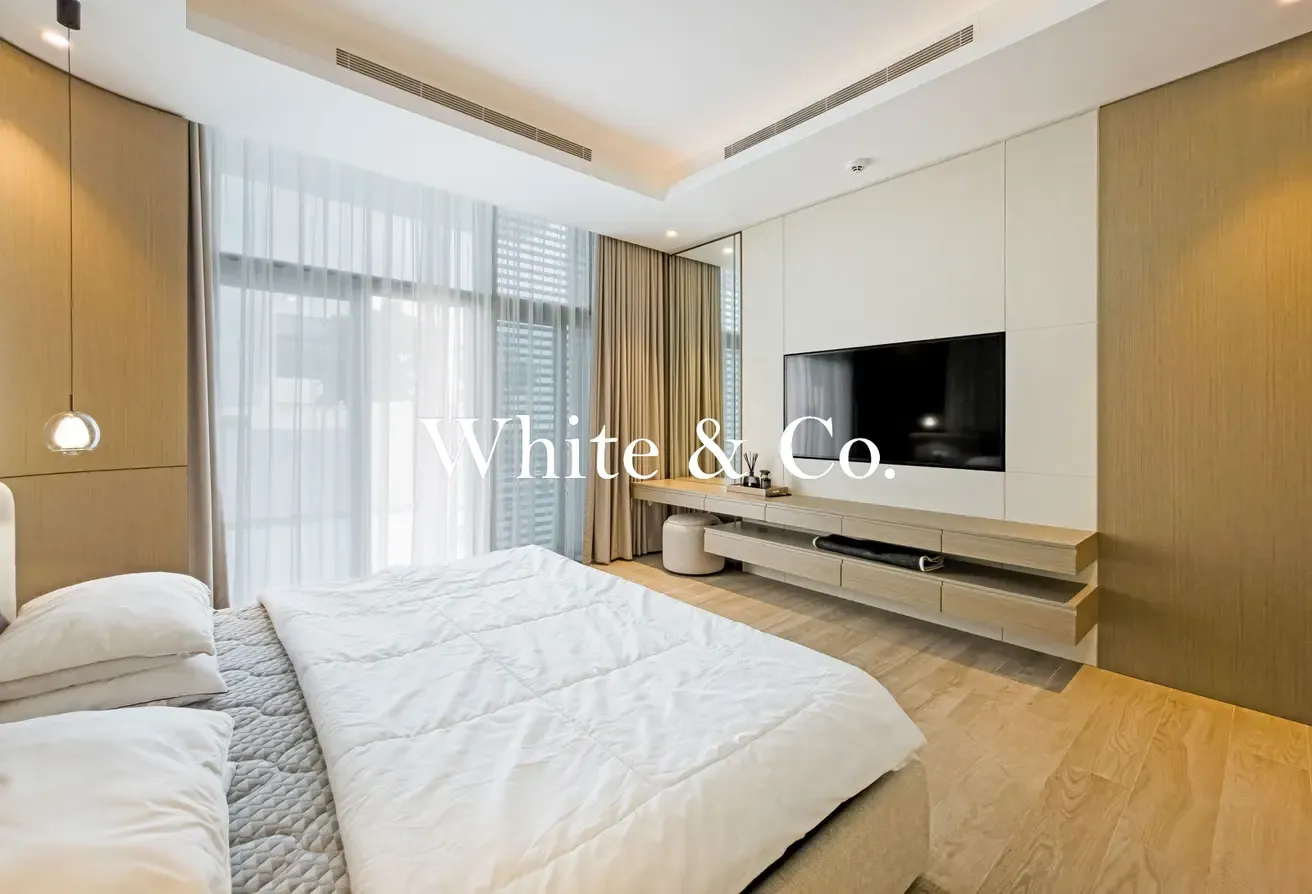 Fully Upgraded | 5 Bedroom | Corner Plot