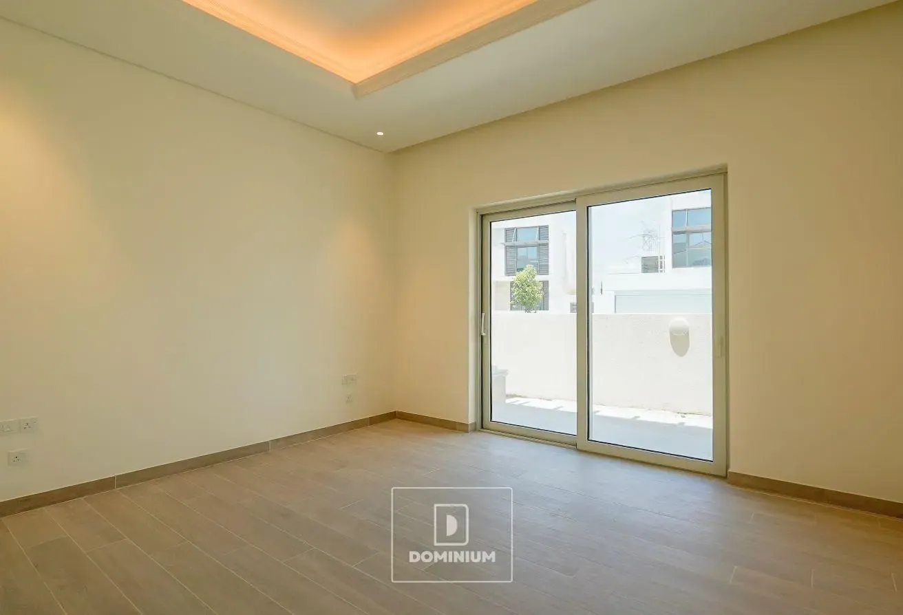 MEDITERRANEAN | SINGLE ROW | VASTU | MOTIVATED