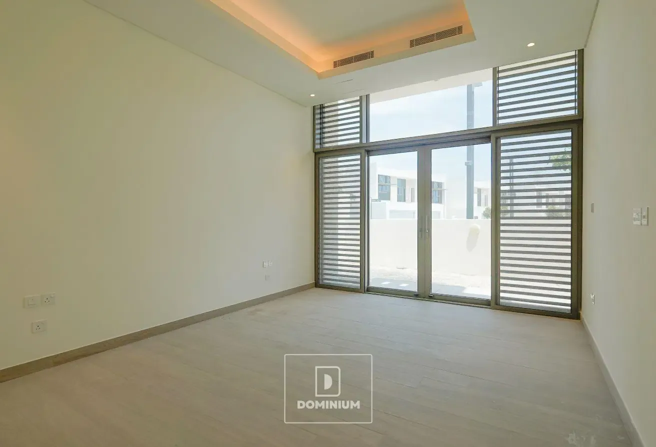 5BR CONTEMPORARY | SINGLE ROW | VASTU