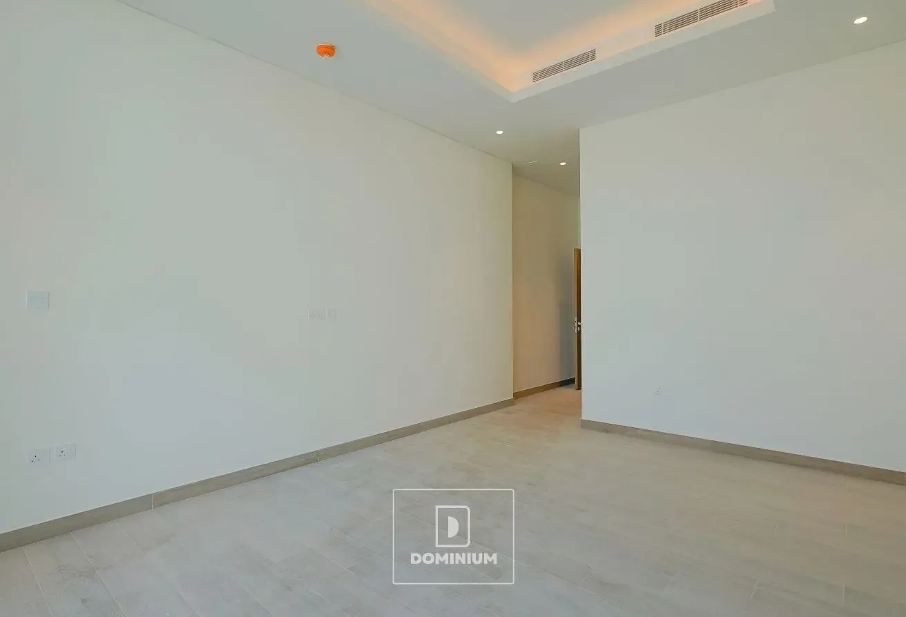 5BR CONTEMPORARY | SINGLE ROW | VASTU