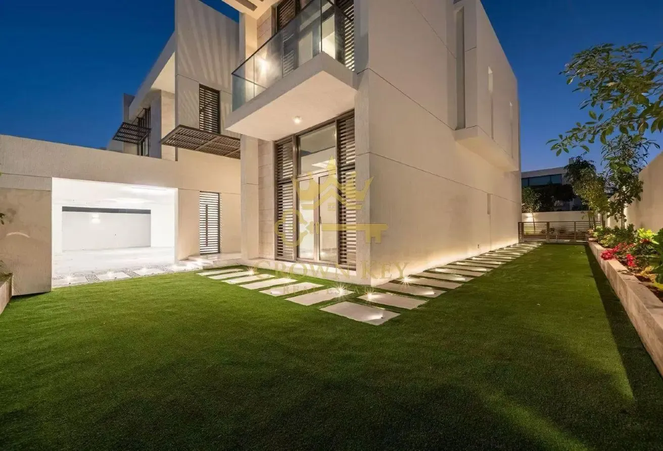 5BR Villa | Pool & Burj Views | District One P3