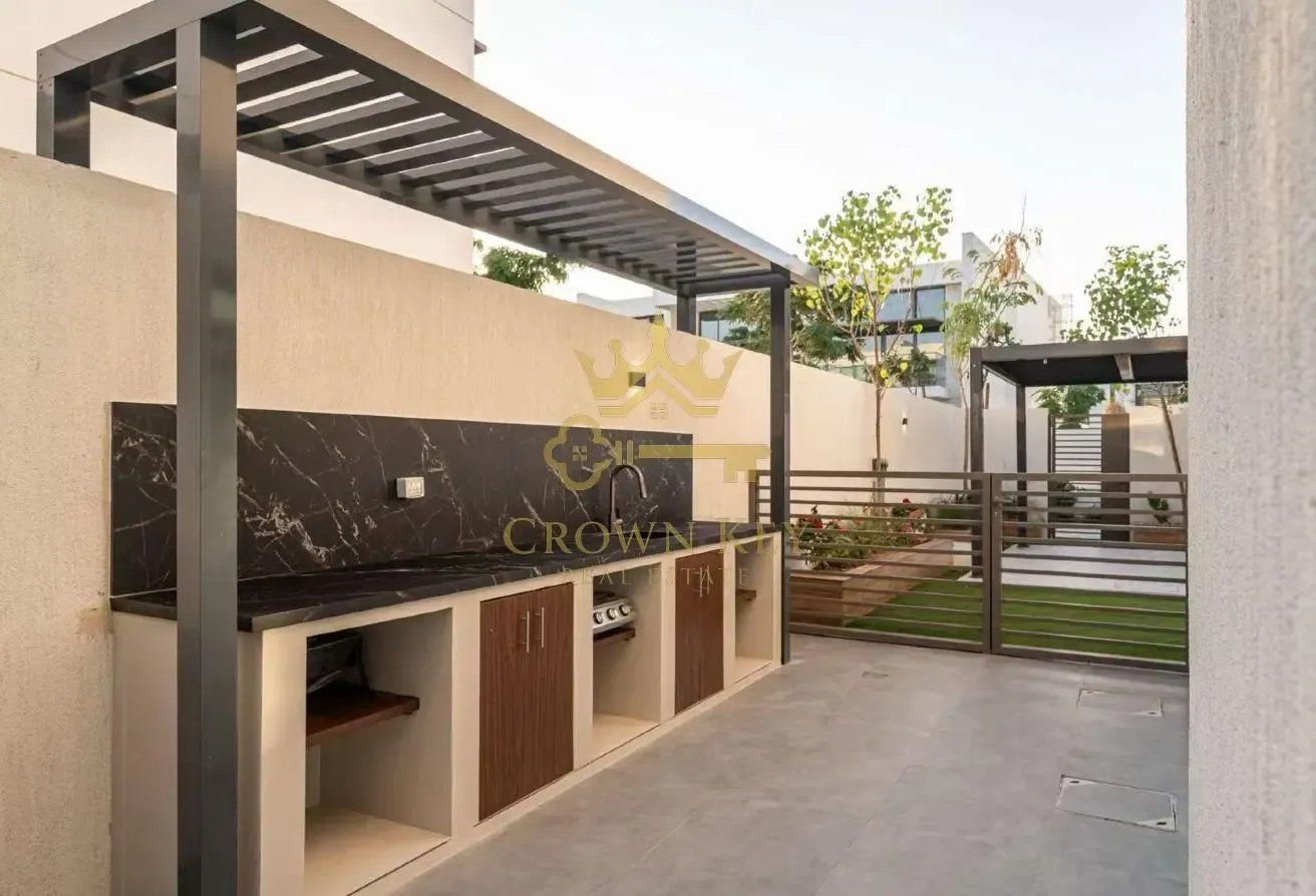 5BR Villa | Pool & Burj Views | District One P3