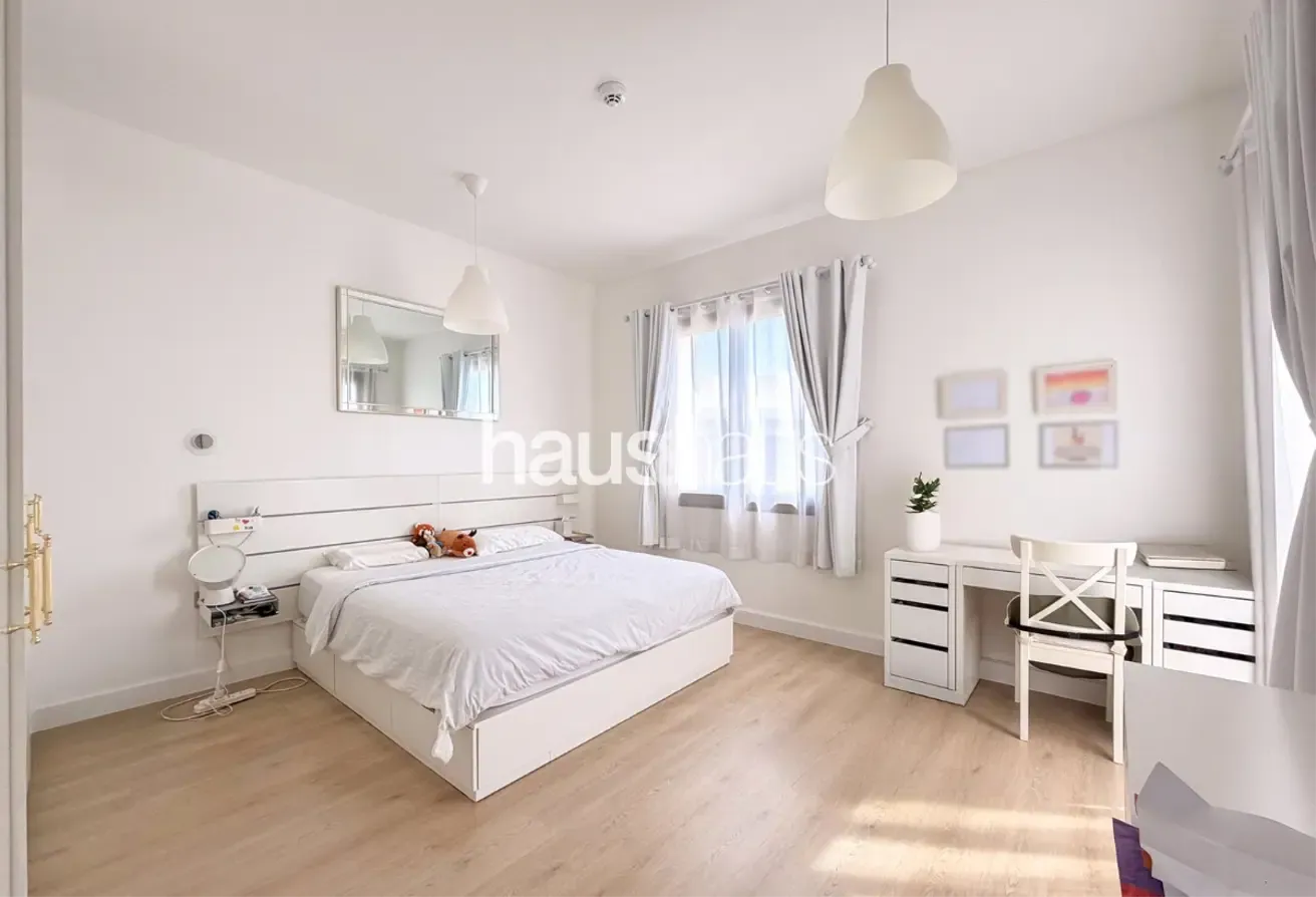 Single Row | Corner Plot | Great Location