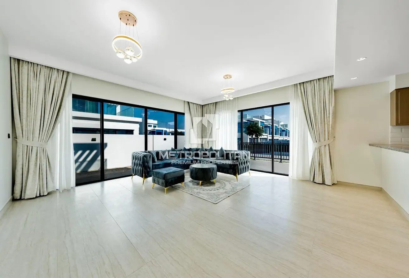 Vacant | End Corner | View Today | Plus Maids Room