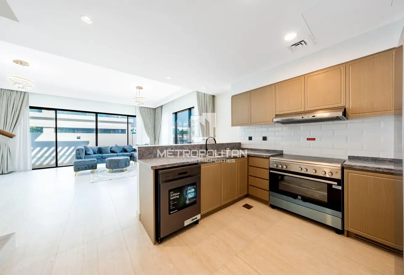 Vacant | End Corner | View Today | Plus Maids Room